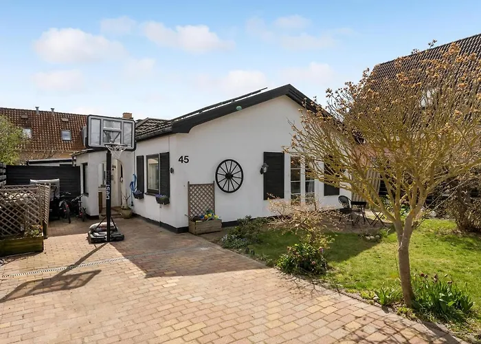 Holiday home 2 Bedroom Cozy In S Copenhagen