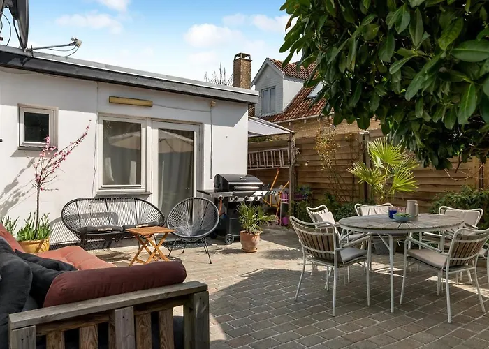 2 Bedroom Cozy In S *