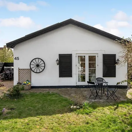 Дом отдыха 2 Bedroom Cozy In S Копенгаген